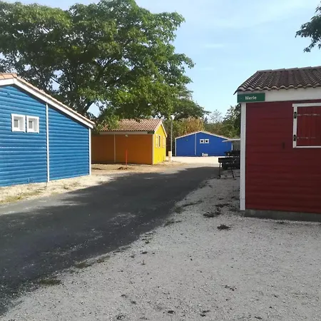 Ushuaia Village Les De Mouliere Camping *