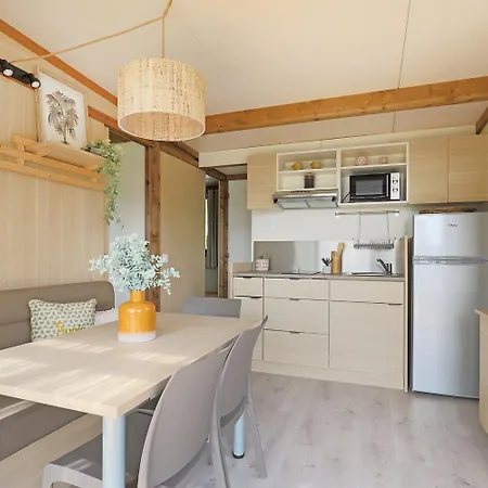 Ushuaia Village Les De Mouliere Camping