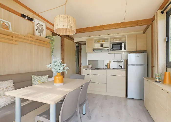 Ushuaia Village Les De Mouliere Kemping